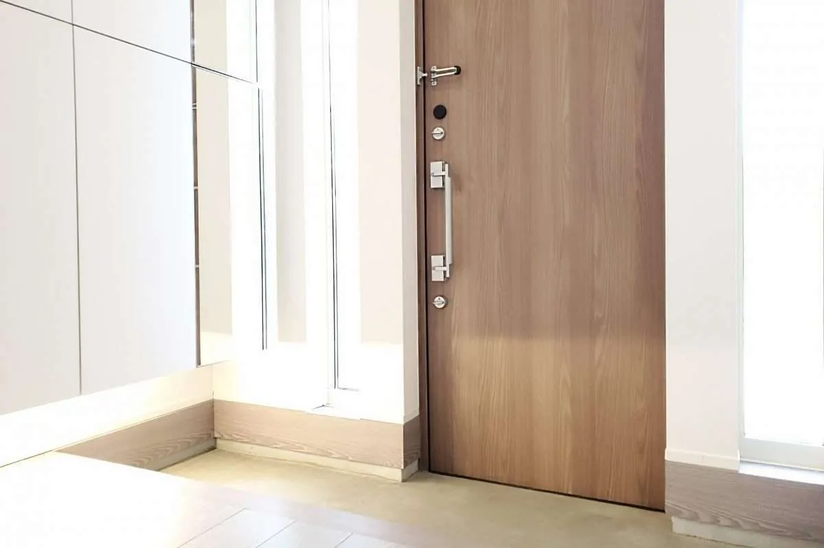 ドアのリフォームで快適に！玄関・室内の違いと最適な選択
