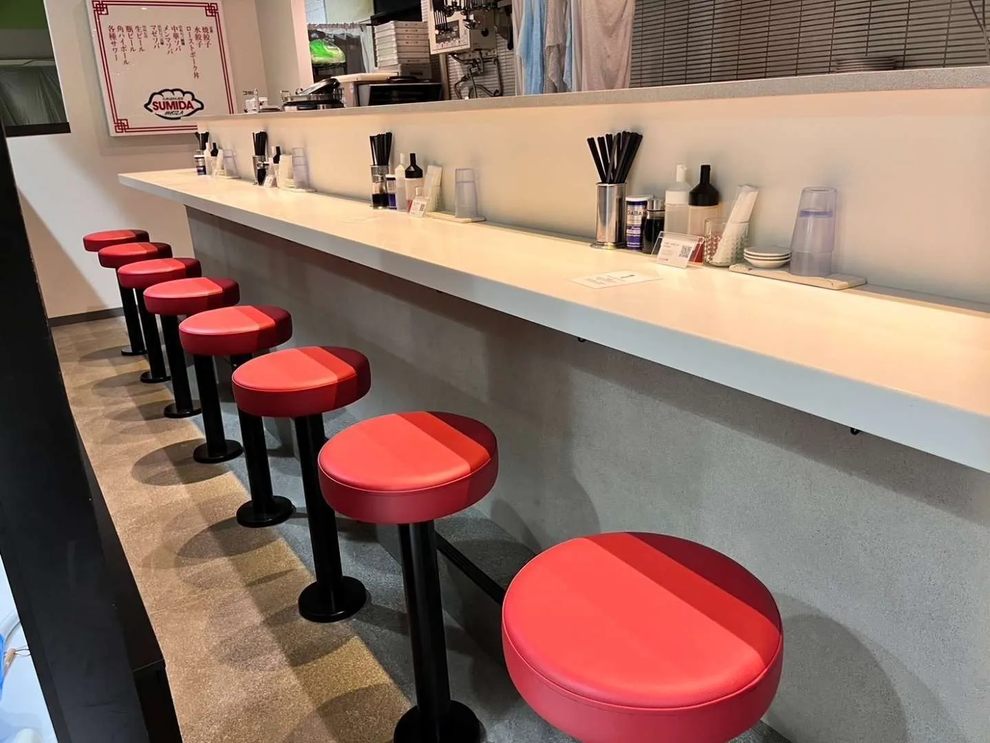 【宮城県仙台市青葉区】 BiVi餃子のすみ田 カウンター椅子取り付け工事