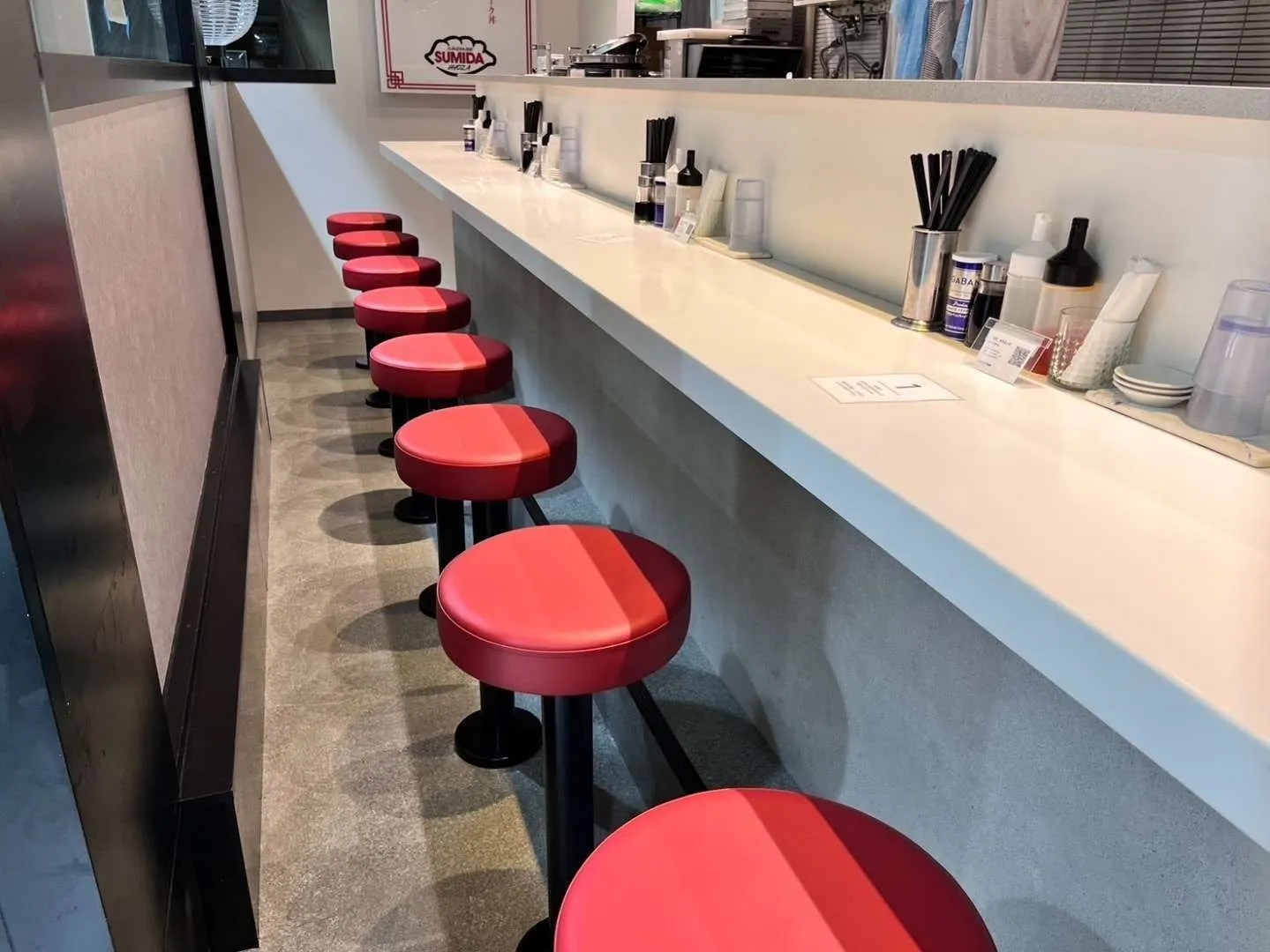 【宮城県仙台市青葉区】 BiVi餃子のすみ田 カウンター椅子取り付け工事