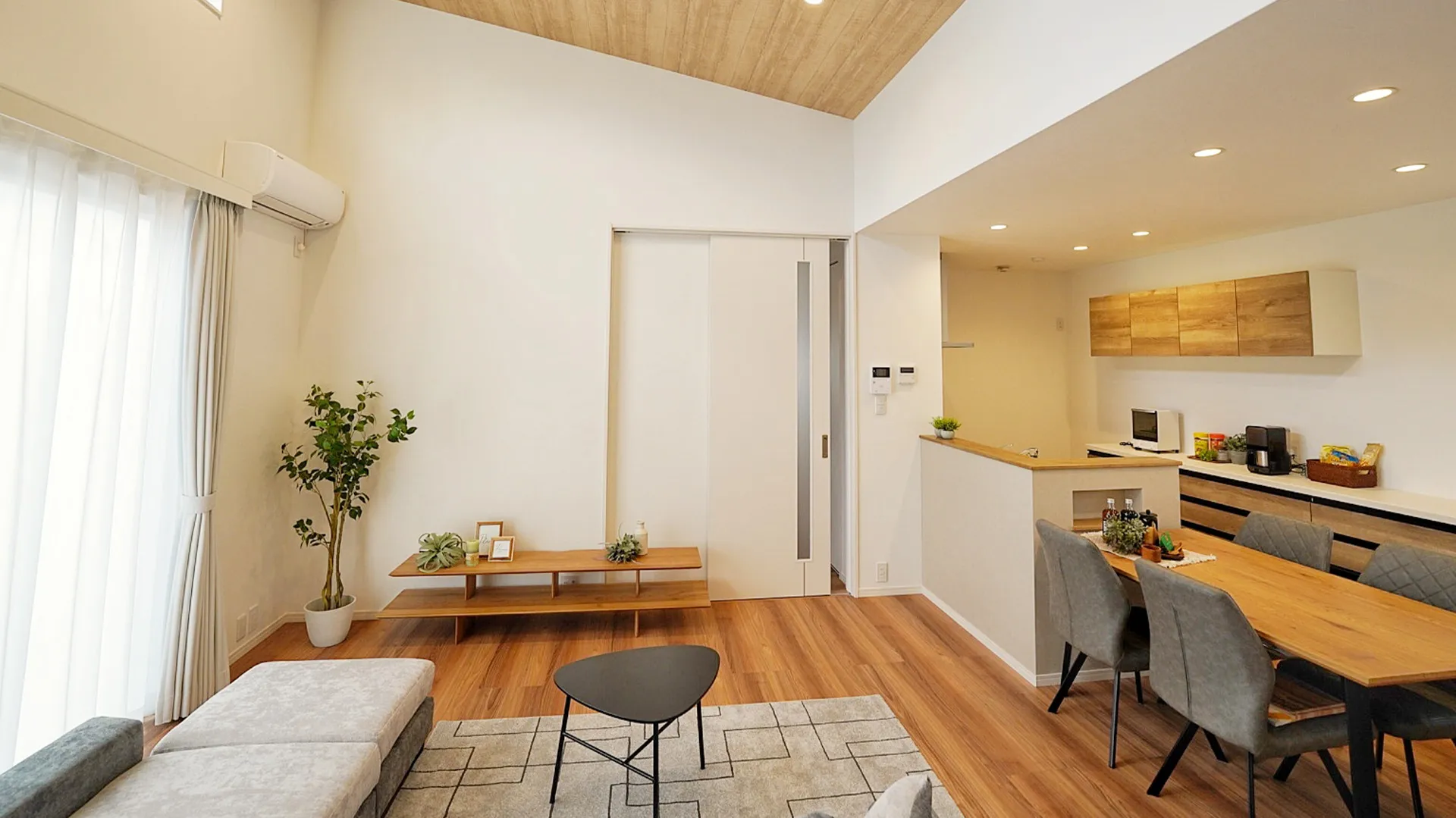 株式会社ネクストリープ